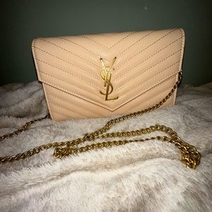 Beautiful nude YSL clutch bag. Never used. Upgrade your wardrobe !
